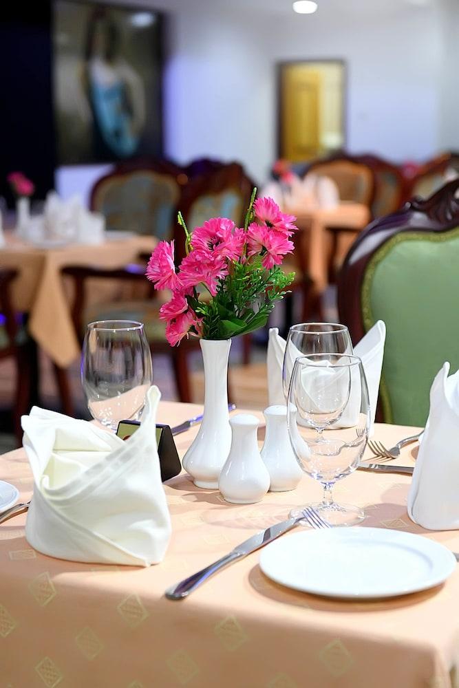 Marco Polo Hotel Manama Ngoại thất bức ảnh